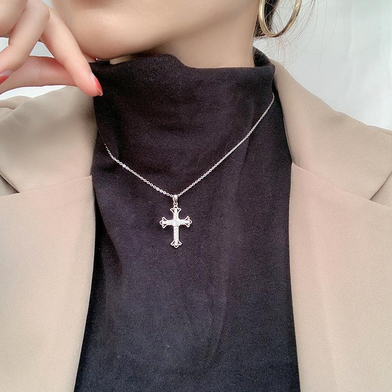 Elegant 925 Sterling Silver Moissanite Cross Pendant Necklace8