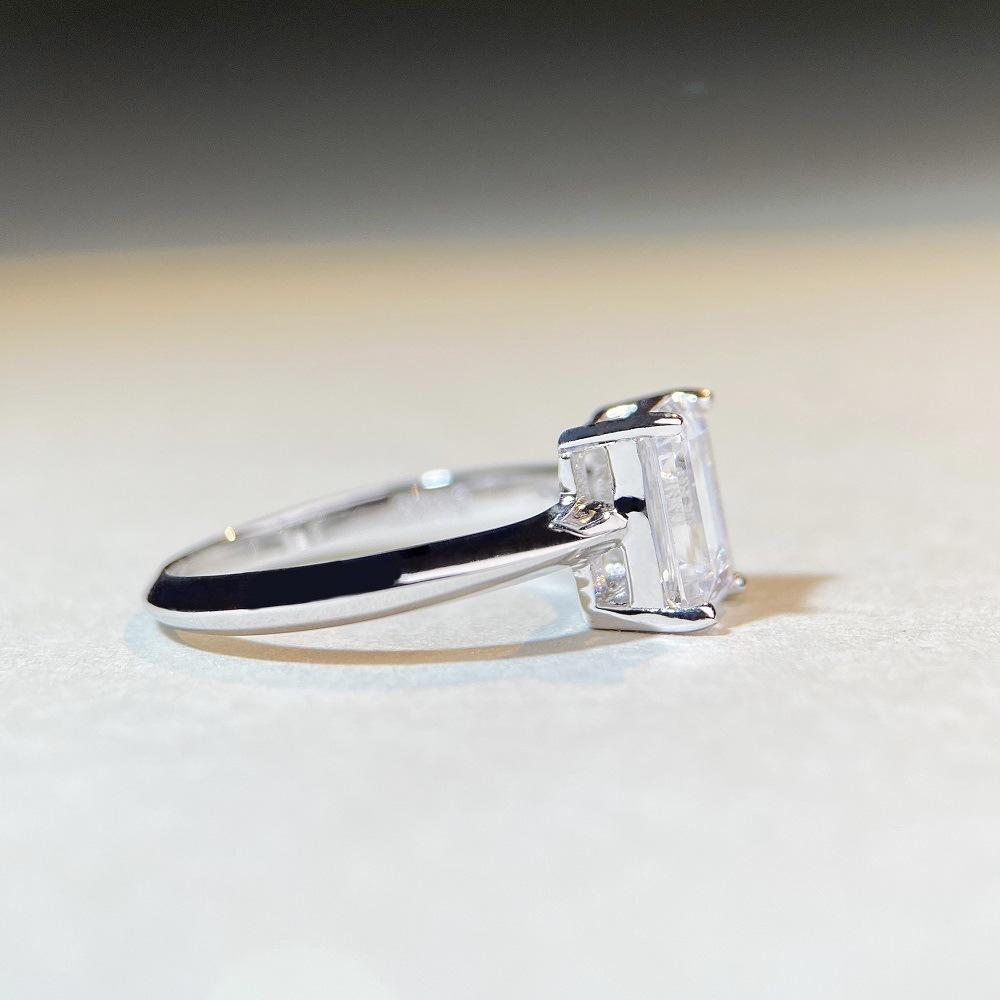 Elegant 925 Sterling Silver 2CT D Color Emerald Cut Moissanite Ring1