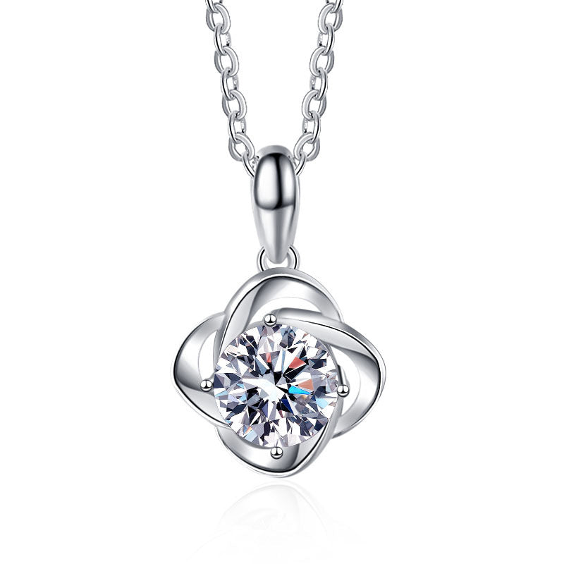 Exclusive four-leaf clover 1 karat color moissanite diamond necklace with simple Korean style clavicle chain6