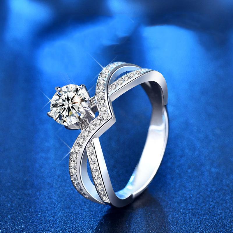 925 Sterling Silver Moissanite Exaggerated Personalized Six-Claw Crown Diamond Ring2