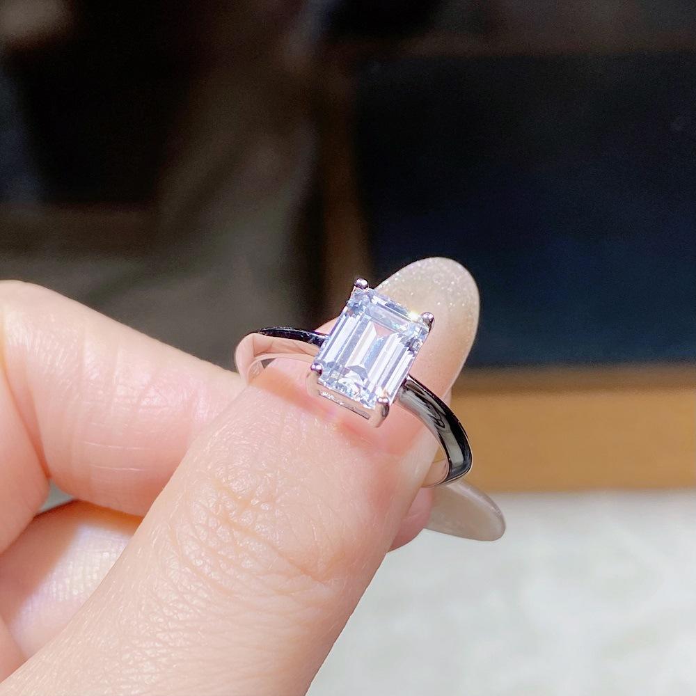 Elegant 925 Sterling Silver 2CT D Color Emerald Cut Moissanite Ring0